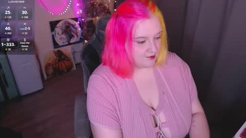 Snapshot of lissamuff chatting on 09-11-25, 03:56 Lissa online show from 09-11-25, 03:56