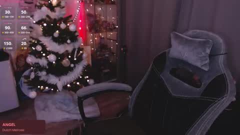 Snapshot of lissamuff chatting on 12-15-25, 04:44 Lissa online show from 12-15-25, 04:44