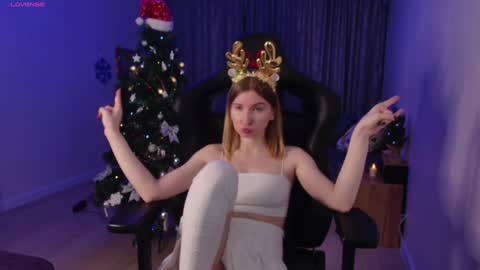 Snapshot of lisshoran chatting on 12-24-24, 10:33 Lissa online show from 12-24-24, 10:33