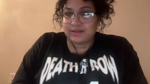 Snapshot of littldeath chatting on 10-18-25, 02:18 littldeath online show from 10-18-25, 02:18
