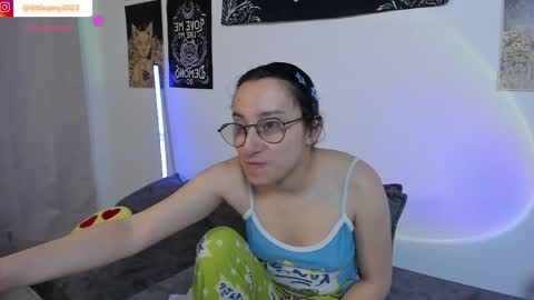Snapshot of little__ammy chatting on 05-08-26, 08:52 little__ammy online show from 05-08-26, 08:52