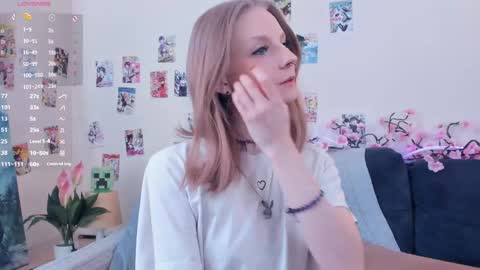 Snapshot of little__caprice chatting on 05-02-26, 07:24 Bella online show from 05-02-26, 07:24