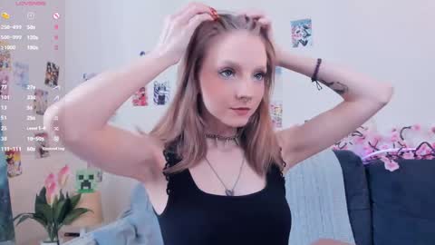 Snapshot of little__caprice chatting on 05-06-26, 07:46 Bella online show from 05-06-26, 07:46