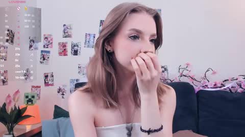 Snapshot of little__caprice chatting on 05-20-26, 07:14 Bella online show from 05-20-26, 07:14