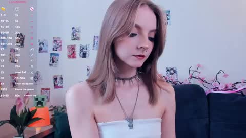 Snapshot of little__caprice chatting on 05-26-26, 07:15 Bella online show from 05-26-26, 07:15