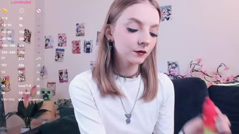Snapshot of little__caprice chatting on 05-29-26, 07:50 Bella online show from 05-29-26, 07:50