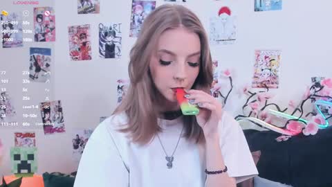 Snapshot of little__caprice chatting on 06-04-26, 07:47 Bella online show from 06-04-26, 07:47
