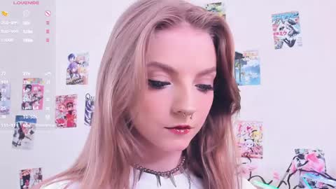 Snapshot of little__caprice chatting on 06-05-26, 07:47 Bella online show from 06-05-26, 07:47