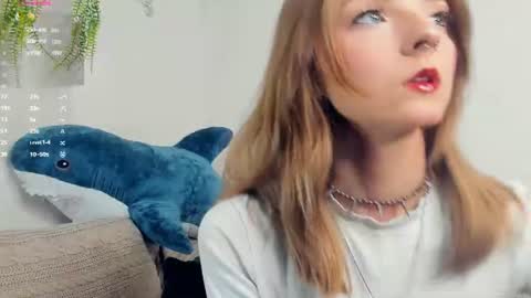 Snapshot of little__caprice chatting on 06-12-26, 07:51 Bella online show from 06-12-26, 07:51