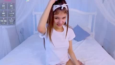 Snapshot of little__lunaa chatting on 05-04-26, 10:55 online show from 05-04-26, 10:55