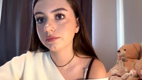 Snapshot of little_anioneta chatting on 09-30-25, 03:22 Catherine online show from 09-30-25, 03:22