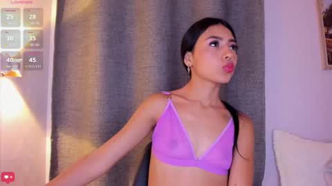 Snapshot of little_caprice_x chatting on 09-22-25, 08:00 Ana online show from 09-22-25, 08:00