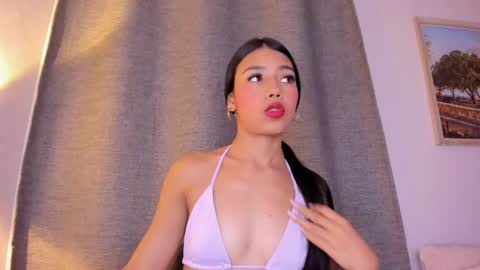 Snapshot of little_caprice_x chatting on 10-13-25, 07:03 Ana online show from 10-13-25, 07:03