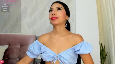 Snapshot of little_caprice_x chatting on 10-14-25, 12:28 Ana online show from 10-14-25, 12:28