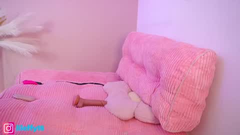 Snapshot of little_effy18_ chatting on 12-18-24, 05:59 Little Effy online show from 12-18-24, 05:59