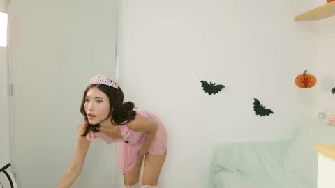 Snapshot of little_effy18_ chatting on 10-14-25, 11:27 Little Effy online show from 10-14-25, 11:27