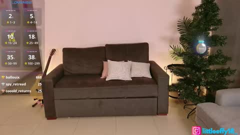 Snapshot of little_effy18_ chatting on 12-14-25, 01:00 Little Effy online show from 12-14-25, 01:00