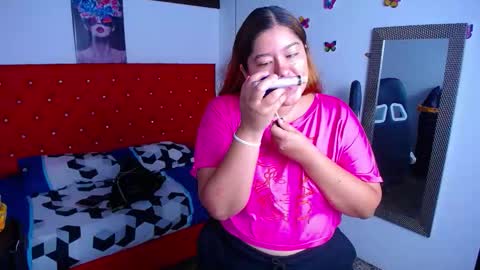 Snapshot of little_flower4you chatting on 10-24-25, 12:45 mai rojas online show from 10-24-25, 12:45