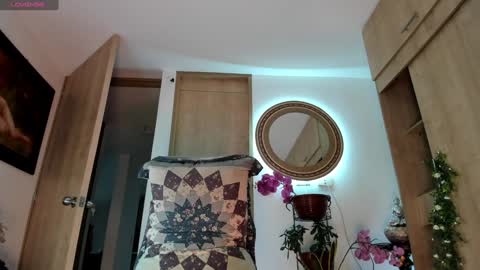 Snapshot of little_izzi chatting on 10-22-25, 08:52 Izzi online show from 10-22-25, 08:52