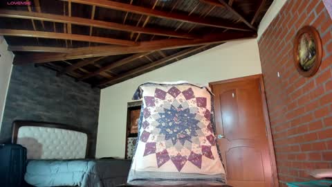 Snapshot of little_izzi chatting on 12-22-25, 05:43 Izzi online show from 12-22-25, 05:43