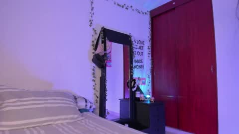 Snapshot of little_kayla_ chatting on 05-23-26, 04:39 kayla Instagram kayla 71082 online show from 05-23-26, 04:39