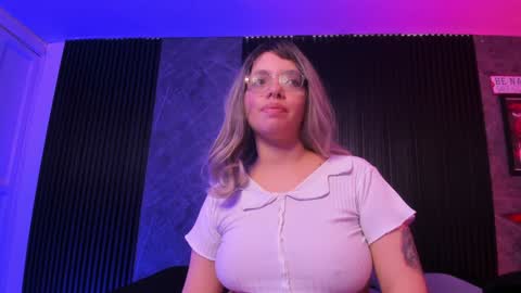 Snapshot of little_maeve chatting on 12-27-24, 03:53 Maeve online show from 12-27-24, 03:53