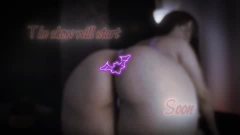 Snapshot of little_maeve chatting on 10-27-25, 01:42 Maeve online show from 10-27-25, 01:42