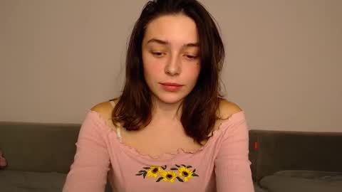 Mia   Im online every day 1530 PM in New York  2030 PM in London online show from 12-13-25, 09:42