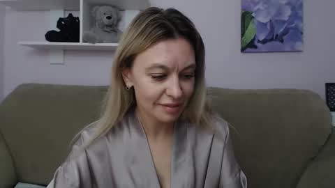 Snapshot of little_milf_ chatting on 09-23-25, 11:02 Kate online show from 09-23-25, 11:02