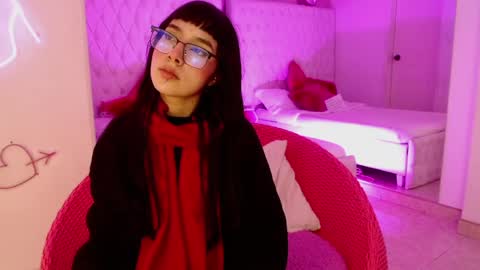 Snapshot of little_paulette chatting on 05-17-26, 04:21 Paulette online show from 05-17-26, 04:21