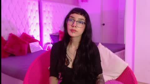 Snapshot of little_paulette chatting on 05-27-26, 04:20 Paulette online show from 05-27-26, 04:20