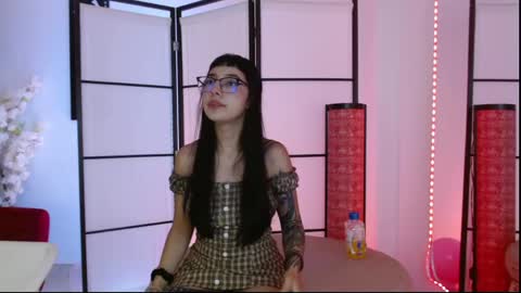 Snapshot of little_paulette chatting on 05-30-26, 04:42 Paulette online show from 05-30-26, 04:42
