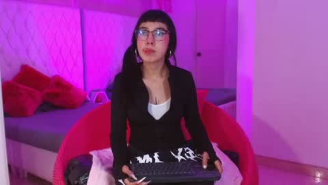 Snapshot of little_paulette chatting on 06-14-26, 04:25 Paulette online show from 06-14-26, 04:25
