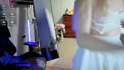 Snapshot of little_sofa99 chatting on 10-02-25, 02:07 Sonya online show from 10-02-25, 02:07