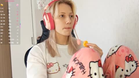 Snapshot of little_soyia chatting on 10-04-25, 10:24 Lana online show from 10-04-25, 10:24