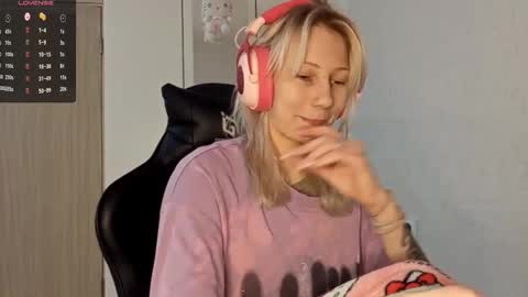 Snapshot of little_soyia chatting on 10-08-25, 09:29 Lana online show from 10-08-25, 09:29