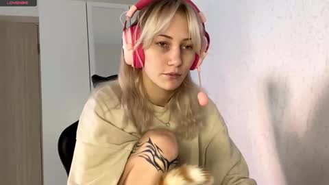 Snapshot of little_soyia chatting on 10-18-25, 08:15 Lana online show from 10-18-25, 08:15