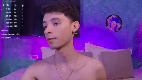 Snapshot of little_twiink chatting on 11-23-25, 12:32 Juan Ferrer online show from 11-23-25, 12:32