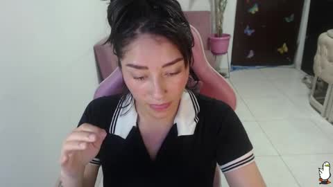 Snapshot of littleangelx_m chatting on 07-12-26, 01:02 Daniela online show from 07-12-26, 01:02