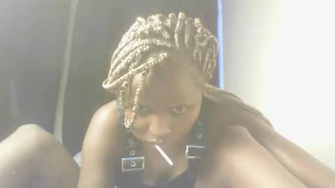 Snapshot of littlebunny2_ chatting on 12-21-25, 02:24 littlebunny2 online show from 12-21-25, 02:24