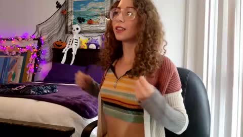 Snapshot of littledeathtrap chatting on 09-29-25, 07:40 littledeathtrap online show from 09-29-25, 07:40