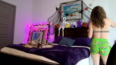 Snapshot of littledeathtrap chatting on 10-04-25, 08:40 littledeathtrap online show from 10-04-25, 08:40