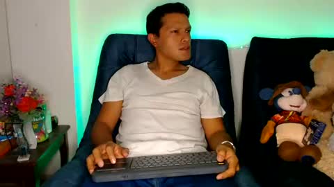 Snapshot of littledicklatin chatting on 07-16-26, 02:50 Manu online show from 07-16-26, 02:50