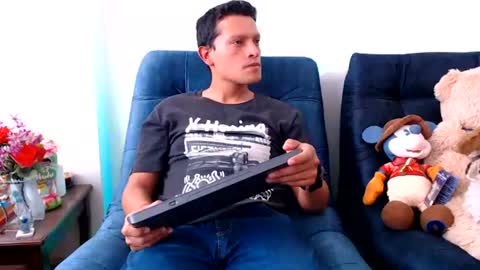 Snapshot of littledicklatin chatting on 07-17-26, 09:08 Manu online show from 07-17-26, 09:08