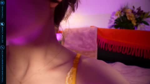 Snapshot of littlee33 chatting on 11-08-25, 09:13 Emily Hill online show from 11-08-25, 09:13