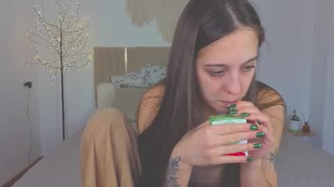 Snapshot of littlee_cherry18 chatting on 12-03-25, 08:12 Lana online show from 12-03-25, 08:12