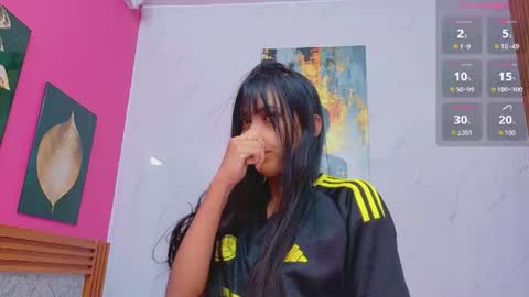 Snapshot of littlee_emilyy_ chatting on 06-17-26, 01:01 Emily online show from 06-17-26, 01:01