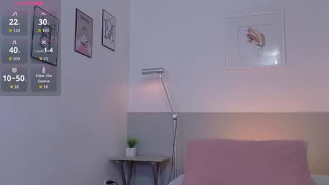 Snapshot of littlee_emilyy_ chatting on 06-20-26, 06:11 Emily online show from 06-20-26, 06:11