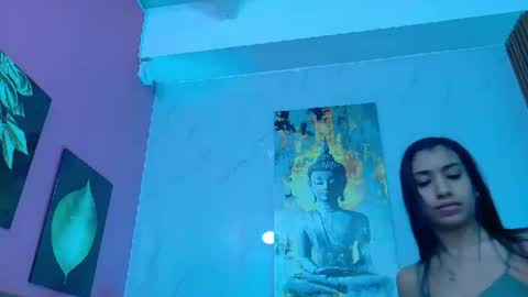Snapshot of littlee_emilyy_ chatting on 07-01-26, 01:02 Emily online show from 07-01-26, 01:02