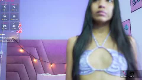 Snapshot of littlee_emilyy_ chatting on 07-12-26, 07:49 Emily online show from 07-12-26, 07:49